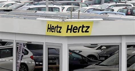 深入解读赫兹全球推出全在线购车市场的背景、商业逻辑与行业影响,分析与亚马逊Autos合作、以租代售策略、二手车供应与电动车退潮的关系,并为消费者与投资者提供实用建议与风险提示。
