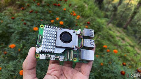 树莓派作为一款便携且功能强大的单板计算机,因其灵活的应用和经济实惠的价格深受广大技术爱好者和DIY玩家欢迎。本文深入探讨了树莓派在智能家居、网络服务、户外设备、娱乐系统等方面的实际应用案例,展现了其在各种场景中的无限可能。
