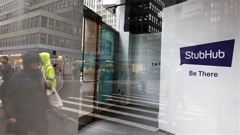StubHub作为领先的票务二级市场平台,在经历多次推迟后,终于迎来首次公开募股(IPO)。本文深入探讨StubHub的业务模式、财务表现、市场挑战及其IPO对行业的深远影响,为读者提供全面解析。

