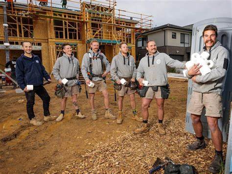 通过分析维多利亚州便携厕所使用情况,揭示建筑业的现状和未来趋势,反映新房建设地点的分布及行业面临的挑战,为房地产市场和买房者提供重要洞察。
