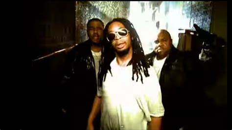 探索Lil Jon & The East Side Boyz与Ludacris及Too Short携手打造的经典作品《Bia' Bia'》,深入剖析这首歌的音乐风格、文化影响以及它在嘻哈音乐中的独特地位。
