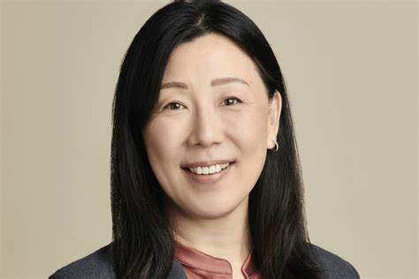 Netflix迎来重要人事变动,首席产品官Eunice Kim宣布离开,这为公司的产品战略和未来发展带来新的挑战与机遇。本文深入解析Eunice Kim的贡献、Netflix当前的市场环境以及未来可能的发展方向。
