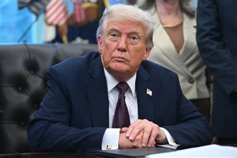 为了应对孟菲斯日益严峻的犯罪形势,特朗普总统签署命令,授权派遣国民警卫队协助当地执法,形成联邦与地方多部门合作的新型治安防控体系。本文深入解析此举的背景、意义及其可能带来的影响。
