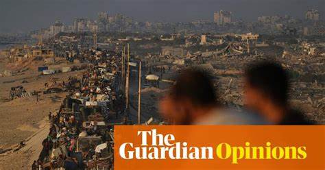 深入探讨犹太人与以色列国家的区别,揭示将两者混为一谈背后的政治宣传手法及其潜在影响。分析历史、文化和当前局势,明确犹太人民族身份与以色列国家政策的区别,呼吁理性看待复杂的中东问题。
