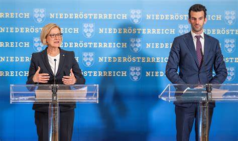 奥地利的黑蓝联盟作为两大政党间的重要合作模式,经历了从联邦到地方的多次变迁与挑战,其发展轨迹对理解现代奥地利政治生态具有重要意义。本文全面探讨黑蓝联盟的历史背景、具体案例及其在奥地利和德国政治中所扮演的角色。
