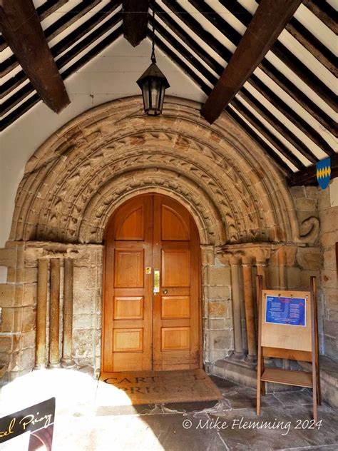 探讨社交媒体背后的行为操控机制及其对个人与社会的深远影响,结合计算机科学家贾伦·拉尼尔的独特视角,揭示数字平台如何改变用户行为并带来潜在风险。
