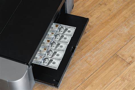 解析泰达(Tether)与Circle通过持有高收益国债获取利润的模式,探讨链上收益分配的现实障碍、货币市场基金和去中心化基础设施如何成为潜在竞争者,以及这种格局对用户、监管与加密生态的长期影响
