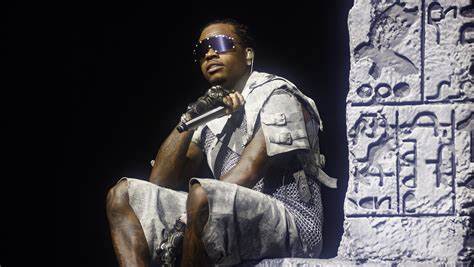 随着人工智能技术的飞速发展,AI音乐人开始获得主流唱片公司的认可,签订高额合约,改变传统音乐产业格局,引领音乐创作和营销的新潮流。本文深入探讨人工智能音乐人的崛起及其对音乐市场的深远影响。
