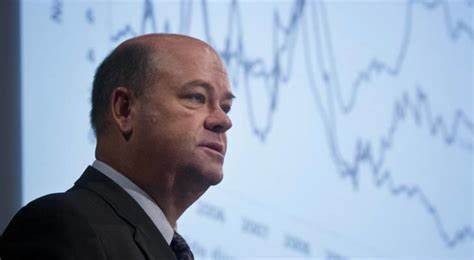 美国第三大石油生产商康菲石油宣布将削减多达25%的员工,反映出当前国内石油行业面临的巨大挑战。油价疲软、产量放缓以及全球能源格局变化共同影响了行业发展,为何当初备受关注的"钻探宝贝"口号如今难以奏效?深入解析美国石油行业现状与未来趋势,揭示行业转型背后的深层原因。
