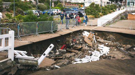 聚焦意大利北部因暴雨引发的洪水灾害,深入探讨德国游客在灾害中失踪的经过、搜救情况及区域应对措施,同时关注欧洲多国暴雨带来的影响。
