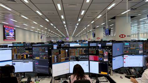 汇丰银行成功展示了全球首个量子技术驱动的算法交易系统,标志着金融科技进入全新时代。此次创新不仅提升了交易效率,也为量子计算在金融领域的应用开辟了广阔前景。
