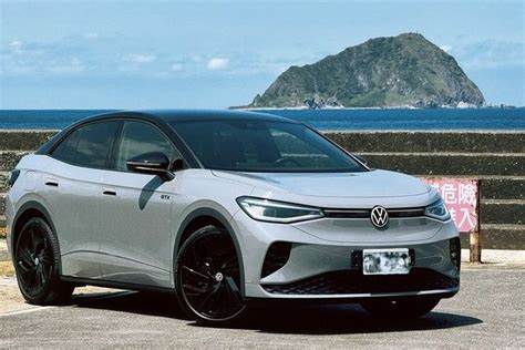 Mobile01汽車板塊集結最新車款試駕報告、市場銷售數據、車主實測心得及豐富的討論社群,成為台灣汽車愛好者掌握產業趨勢與購車資訊的首選論壇。從純電車型蓬勃發展,到硬派越野車款體驗,以及熱門新車發布,Mobile01汽車提供一站式豐富內容,讓用戶能夠做出明智且貼近需求的車輛選擇。
