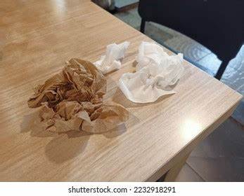 探讨日常生活中"脏纸巾"带来的卫生、心理、环保和社会层面的问题,解析文化差异、供应链与技术可能的解决路径,并提出改善与预防的务实建议
