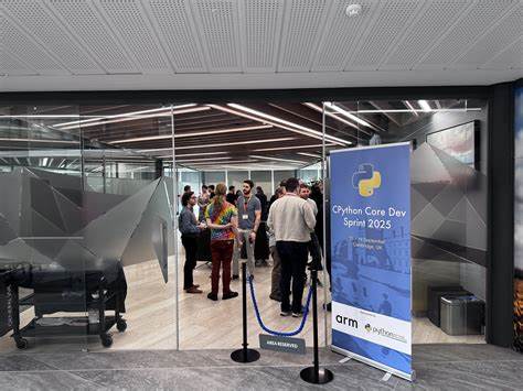 探索Tracing JIT技术在现实世界中的应用场景和实际挑战,解析CPython核心开发研讨会中关于JIT优化的最新思考与实践,助力提升Python运行效率与性能理解。
