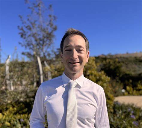 本文详细解析了C++在WebKit项目中的内存安全问题及其解决方案,全面剖析了C++Now 2025会议上的相关讲座内容,旨在帮助开发者理解并提升C++项目的内存安全性。
