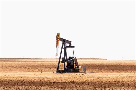 随着全球能源需求的持续上涨和技术图表显示的积极趋势,能源服务股票正处于有利位置,准备迎来新一轮反弹。深入分析市场动态和技术指标,揭示能源服务行业未来的投资机会和风险。
