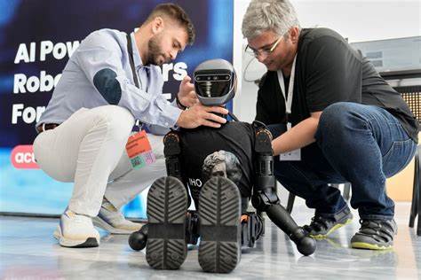 在古老的奥林匹亚圣地,人形机器人以其卓越的技能展示吸引了全球目光,彰显科技与文化的完美融合,推动机器人技术迈向新高度。
