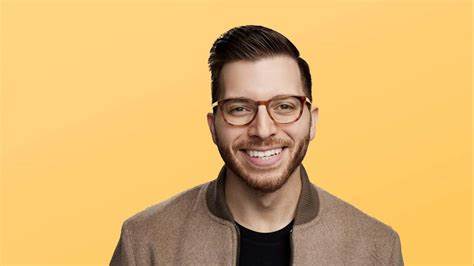 探讨乔治·卡梅尔如何通过改变预算心态与具体理财习惯,在十年内从负净值走向百万资产,提供可复制的步骤、心态调整与实用工具,帮助读者制定个人十年财务计划并避免常见误区。
