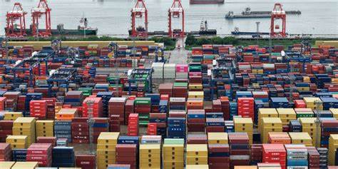 随着全球贸易紧张局势的缓解,美国国债重新成为投资者关注的焦点。本文深入解析美国国债市场的最新动态及其对全球投资环境的影响,为投资者提供宝贵的市场洞察。
