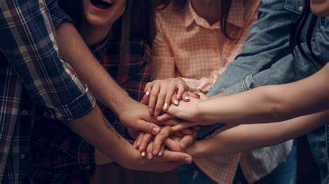 详尽介绍"amigo"一词的起源、意义以及在不同文化和语言环境中的使用,帮助读者全面理解该词的多样内涵及其在日常交流中的实用价值。
