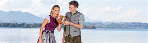 深入探讨 Schwäbische Tracht(施瓦本传统服饰)在符腾堡地区的历史渊源、男女装特色、与巴伐利亚服饰的差异、节庆场合与现代穿搭建议,并提供购买与保养实用信息
