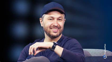 随着量子计算技术的迅猛发展,比特币的加密安全面临前所未有的挑战。索拉纳创始人强烈呼吁比特币社区加快升级步伐,采取量子抗性签名方案,以确保加密货币的未来安全和稳定。本文深入探讨量子计算对区块链技术特别是比特币安全性的影响,以及各界专家对此威胁的不同看法和应对策略。
