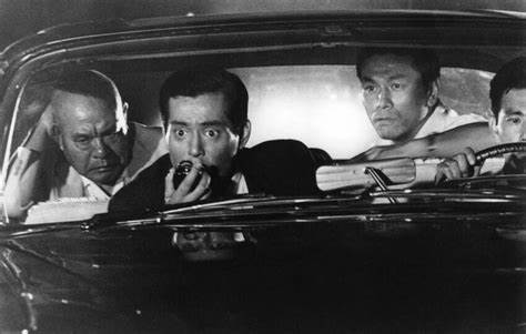 《天国与地狱》是黑泽明1963年导演的经典黑白电影,讲述了一场围绕绑架展开的紧张故事,影片今天以4K修复版重新登陆银幕,展现其深刻的社会批判与人性反思。本文深入解析电影的主题背景、导演手法及其在当代电影史上的地位。
