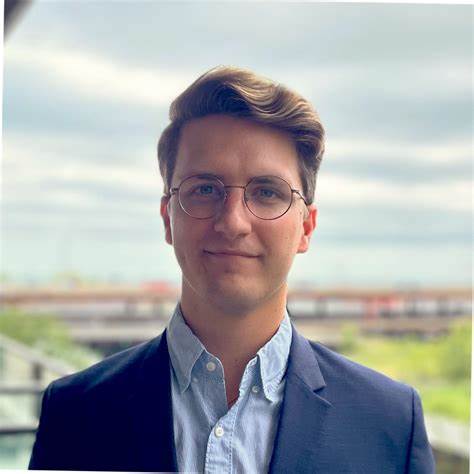 深入探讨比尔·尼利作为室内设计顾问在行业内的专业贡献与独特见解,解析其在设计理念、客户沟通以及项目管理方面的卓越表现,展示如何通过创意与实用相结合打造令人难忘的室内空间。
