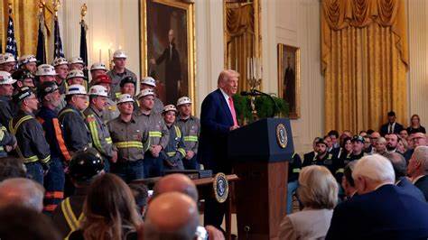 围绕美国政府宣布对煤炭行业投入6.25亿美元的背景、资金分配、技术与产业影响、环境争议以及对人工智能算力需求的现实关系进行深入解析,帮助读者全面评估这一政策的可行性与潜在风险。
