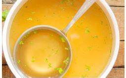 探秘传统牛肉高汤的制作方法,了解选用牛肉部位的重要性和调味技巧,学习如何最大化利用烹饪剩余,实现食材的零浪费,提高家庭烹饪的健康与美味水平。
