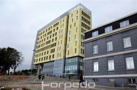 里耶卡哲学学院是克罗地亚重要的人文与社会科学教育基地,拥有悠久的历史和丰富的学术资源,致力于培养具有创新能力和国际视野的人才,推动学术研究与社会服务的深度融合。本文全面介绍里耶卡哲学学院的历史传承、学科建设、师资力量和校园文化,展示其在区域与国际学术舞台上的影响力。
