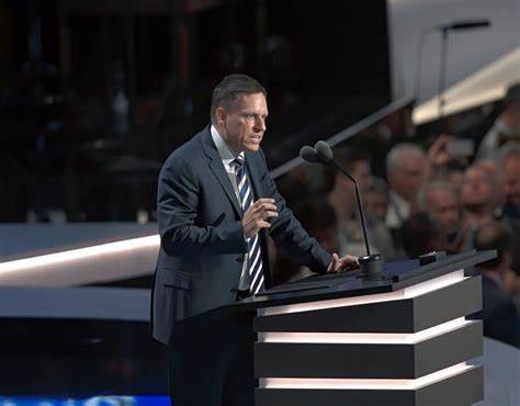 解析Plasma One的产品定位、技术架构、资金来源与合规风险,评估其在新兴市场推动美元可得性、跨境支付和稳定币银行化的潜力与挑战,为关心高收益稳定币、去中心化金融与全球支付创新的读者提供实用背景与风险提示
