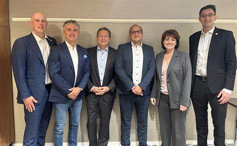 随着全球能源需求的不断增长和核能作为清洁能源的优势日益凸显,加拿大Cameco公司近日与斯洛伐克最大电力生产商斯洛文斯凯电力公司(Slovenské elektrárne)达成了一项重要的长期核燃料供应协议。这一合作不仅保障了斯洛伐克核电站的稳定运营,也在国际核能市场上树立了新的合作典范,促进了中东欧地区的能源安全和可持续发展。
