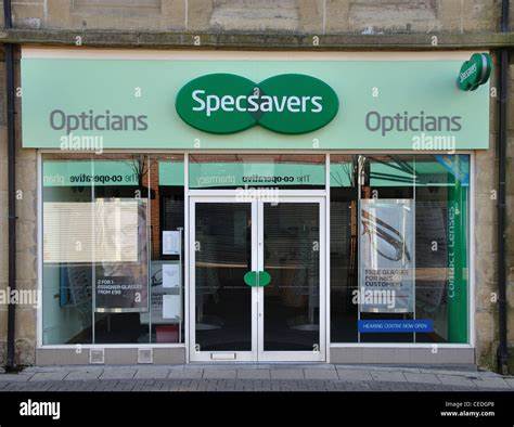 深入了解Specsavers英国验光店的服务优势与独特体验,帮助您轻松找到附近的专业眼镜配镜中心,保障您的视力健康与时尚需求。
