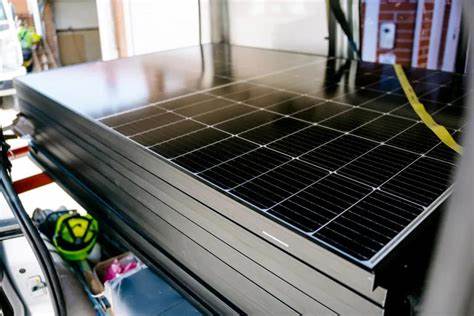 随着人工智能技术的迅猛发展,Meta平台公司因其AI聊天机器人面临美国联邦贸易委员会(FTC)的调查。本文详细分析了此次调查的背景、原因及其对Meta未来发展的潜在影响,帮助读者深入理解AI监管趋势与互联网巨头的应对策略。
