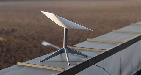 本文详尽解析了Starlink卫星互联网服务的大规模中断事件,探讨其对全球用户的影响及该技术未来的发展潜力和挑战。
