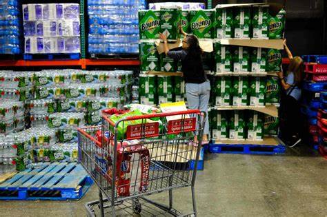 面对就业数据走弱却总体经济依然火热的局面,深入分析宏观驱动与市场结构,提供适应性强的ETF配置思路与风险管理建议,帮助投资者在不确定性中寻找稳健增长机会。
