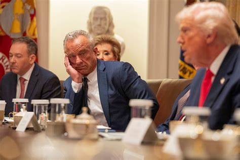 深入探讨RFK Jr.关于疫苗接种计划的观点,分析其背后的科学依据、社会影响及未来趋势,为读者提供全面的理解和思考方向。

