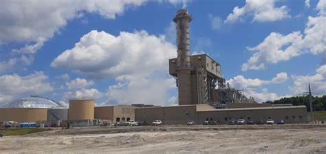 黑石能源转型合伙基金以近10亿美元收购西宾夕法尼亚620兆瓦希尔顶能源中心,助力区域电力需求增长,支持数据中心与人工智能发展,推动宾夕法尼亚及其周边地区数字基础设施升级与能源现代化。
