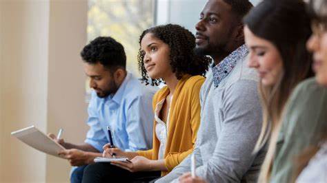 FundSeeder平台通过全球范围内寻找潜力交易员,为他们提供资金支持,助力这些隐藏的交易人才实现财富增长和事业突破。无论是从气象学转型的交易员,还是兼职市场交易的牙医,FundSeeder打破了传统金融行业的壁垒,成为推动全球金融人才多样化和创新的重要力量。
