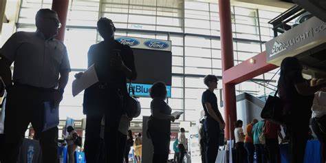 深入解析即将发布的美国就业数据对外汇与国债市场的潜在影响,评估美联储利率路径预期、资本流向与市场波动性变化,为投资者与交易者提供情景分析与风险管理建议
