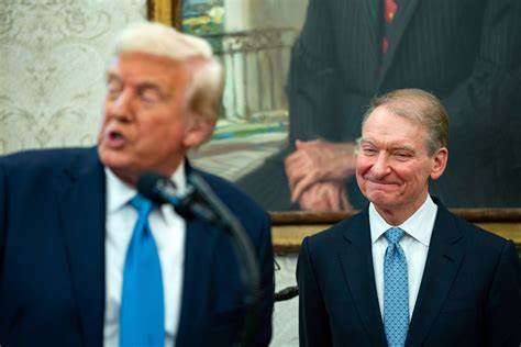 随着数字资产逐渐融入传统金融体系,美国多位国会议员呼吁证券交易委员会加快落实特朗普总统提出的加密货币纳入退休计划的行政命令,旨在为数千万美国退休投资者开辟新的投资渠道,推动加密资产在养老理财领域的广泛应用。
