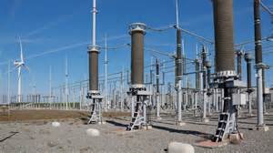 随着欧洲能源转型需求不断加大,荷兰政府决定出售德国TenneT公司46%的股权,交易金额高达113亿美元,此举不仅为公司注入了资金,也标志着欧洲电力传输领域的重要资本变动。多家全球顶级投资机构参与此次收购,彰显了欧洲能源基础设施的巨大投资潜力。本文深入解析该交易的背景、投资者结构及其对未来欧洲电力市场的深远影响。
