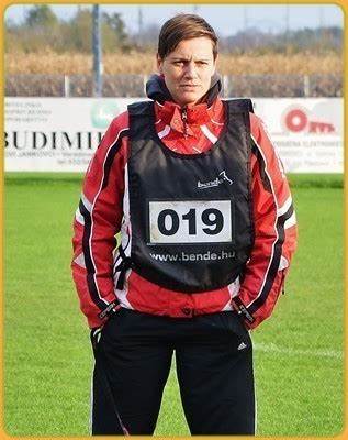 深入了解Vesna Hude在犬类训练领域的丰富经验和成就,解读她如何通过专业技能和热情驱动犬类教育与治疗,为爱犬人士和行业从业者提供宝贵启示。
