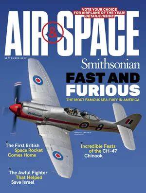 Larry Walters用数十个充气气球将一把普通草坪椅带上云端,他的这段疯狂冒险故事不仅震惊了当时的世界,也让他的"飞行草坪椅"成为美国国家航空航天博物馆珍贵收藏。本文详述这段传奇经历及其背后的科学与历史意义。
