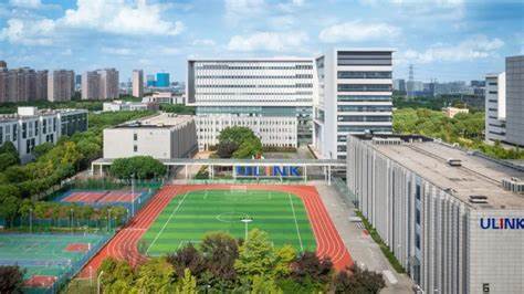 全面剖析苏州领科(Ulink College of SIP)的教育模式、师资力量、学生体验及未来发展,助力家长和学生更好地理解这所国际化学校的优势与挑战。
