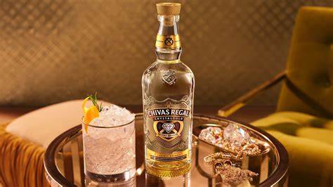 深入解析保乐力加以Chivas Regal Crystalgold为代表的"透明烈酒"创新,探讨其技术路径、品牌战略、调酒应用与市场影响,以及行业与消费者可能的反应与机遇
