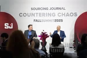 解析近年来棉花价格保持相对平稳的深层原因,梳理全球供需格局、主要产区变化、贸易政策与汇率影响,并为品牌、纺织厂与种植者提供可操作的采购与风险管理建议,帮助相关方在不确定环境中优化决策。
