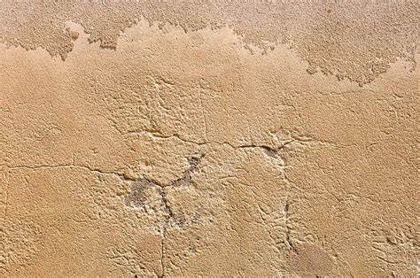 探索迪士尼动画中应用的复杂数学模型,揭示物理学、计算机科学与艺术如何完美融合,尤其是在雪景动画中的创新技术和物理模拟方法。了解迪士尼如何通过先进的数学算法,实现逼真的动画效果及其背后的科学原理。
