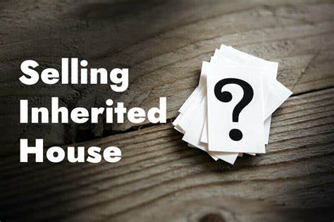 当你继承了房产却被同一名继承人以远低于市场价值的价格逼迫买断时,需要从法律权利、证据准备、谈判策略和长期后果等多方面权衡,本文提供实务建议与情境分析,帮助继承人做出理性决定并保护自身权益。
